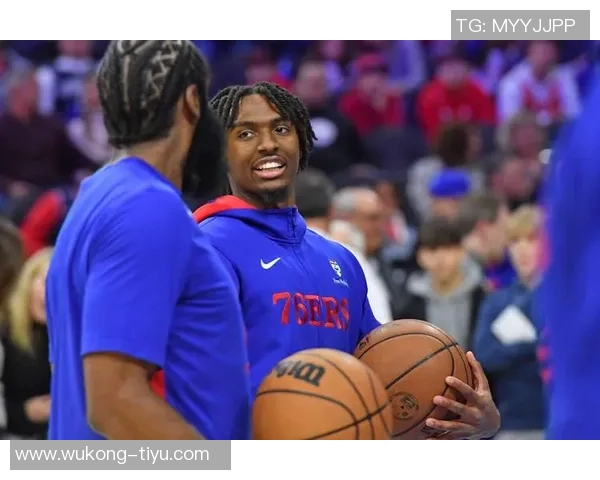 哈登绝杀三分遭打手心情低落却依然穿越人海温暖拥抱马克西母亲